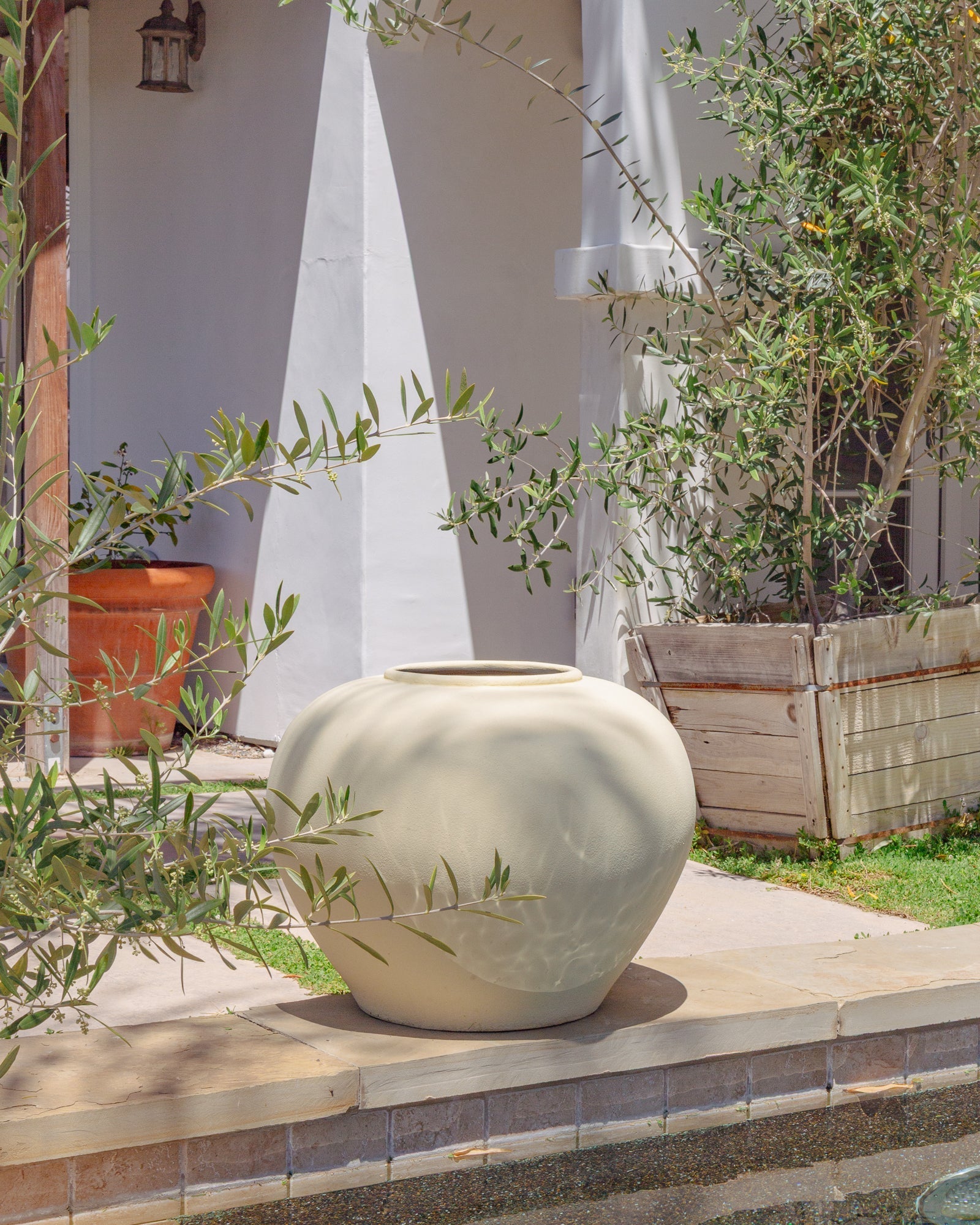 Grand Outdoor Resin Vessel