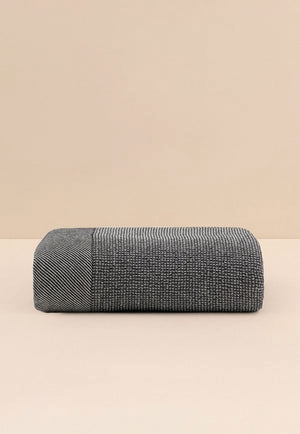 Pergamon Throw in Black