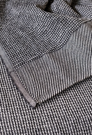 Pergamon Throw in Black